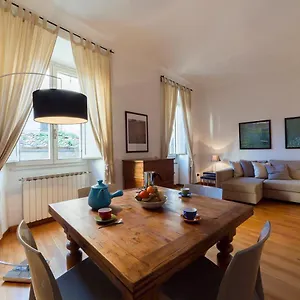 Borgo Pinti Frescos 6 Sleeps Apartment